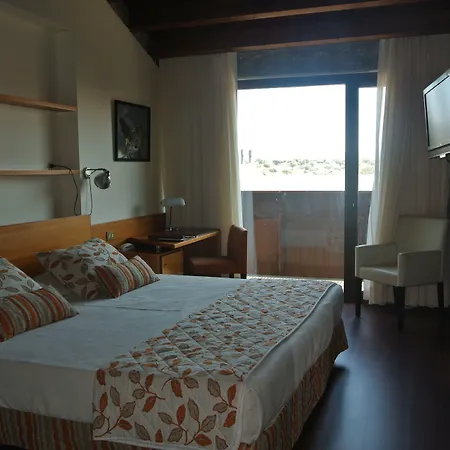 Hotel Hospederia Parque De Monfragüe 4*